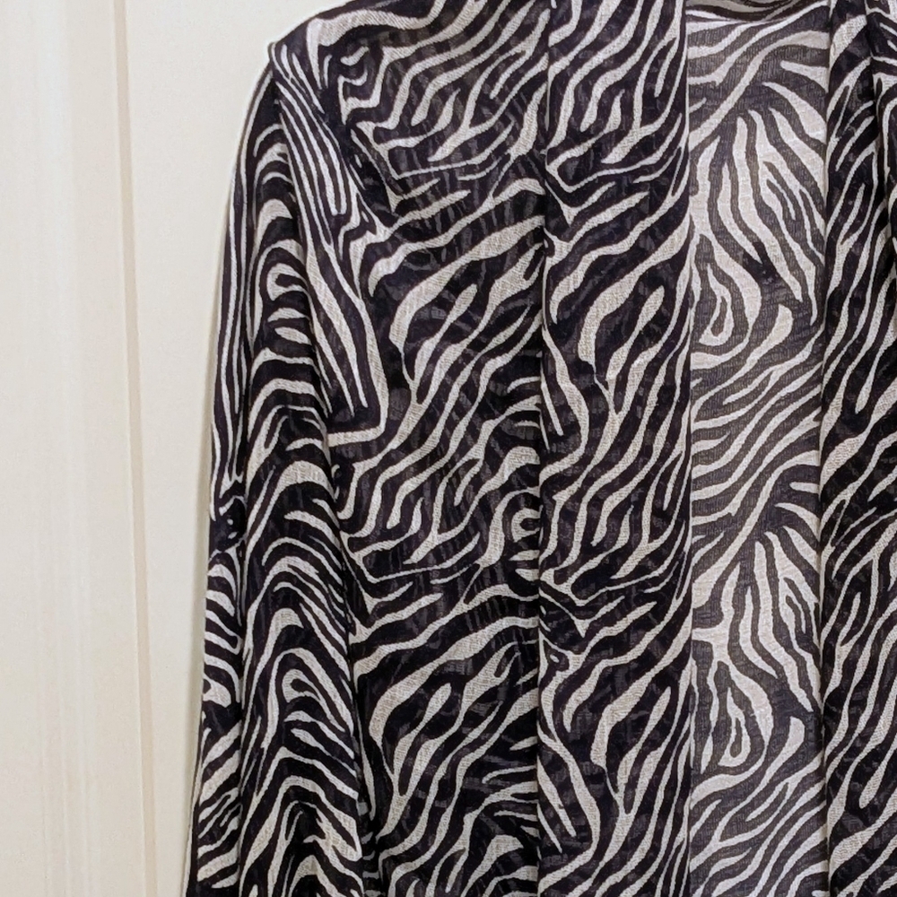 3/$30 EUC Reitman's 70"x25" Sheer Navy Blue and White Swirled Print Fringe Scarf - Picture 2 of 4